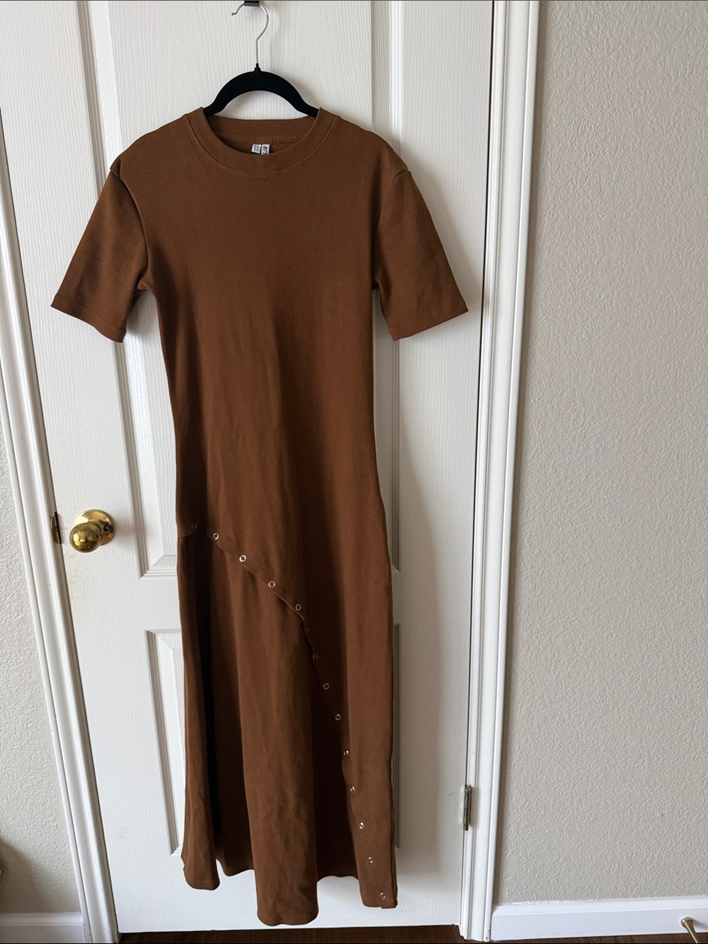 Brown Short-Sleeve Maxi Dress with Diagonal Snap Detail